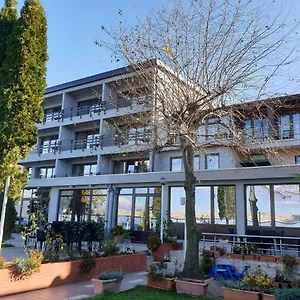 Hotel Millennium, Tushemisht